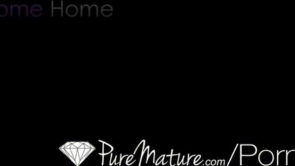 Мачеха помогла пасынку кончить, застав его за дрочкой в VR очках